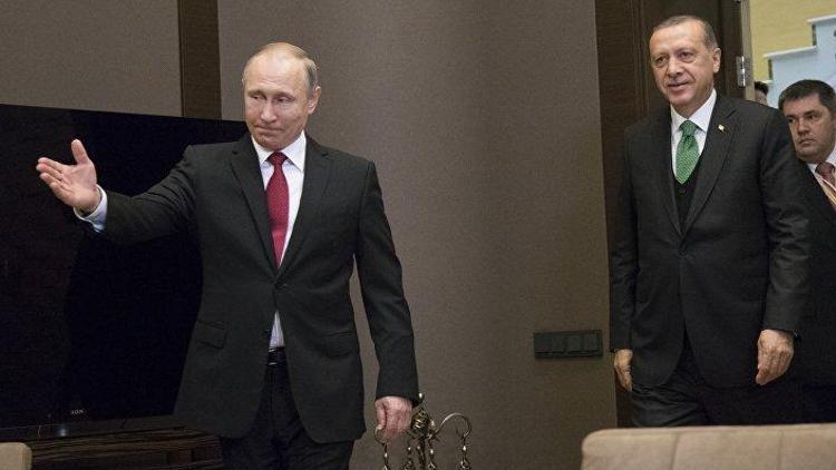 Putinin kırmızı kravatının sırrı... Rus basını yazdı...
