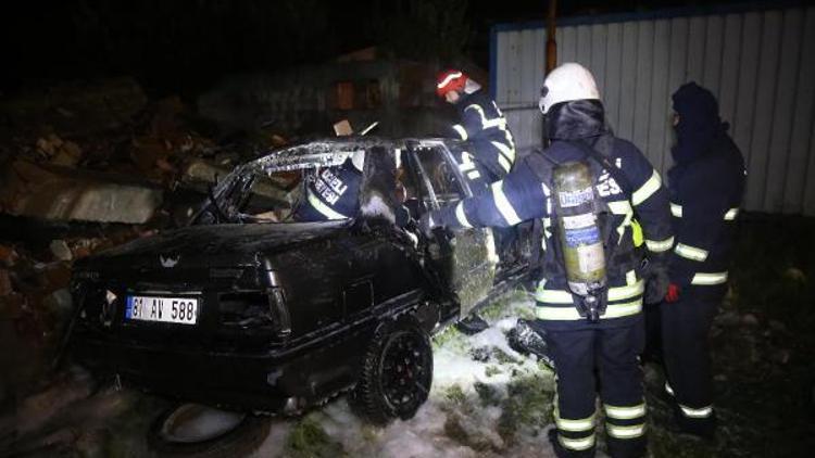 2 aylık evli sürücü kontrolünü yitirdiği otomobilde yanarak öldü, 2 kişi yaralandı