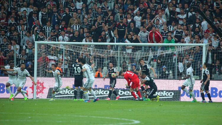 Nedir Beşiktaşlıların bu kalecilerden çektiği