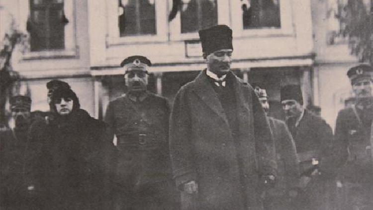 YapıKredi Yayınları Atatürk’ün el yazısıyla “Belgeler, Elyazısıyla Notlar, Yazışmalar” kitabı yayımladı