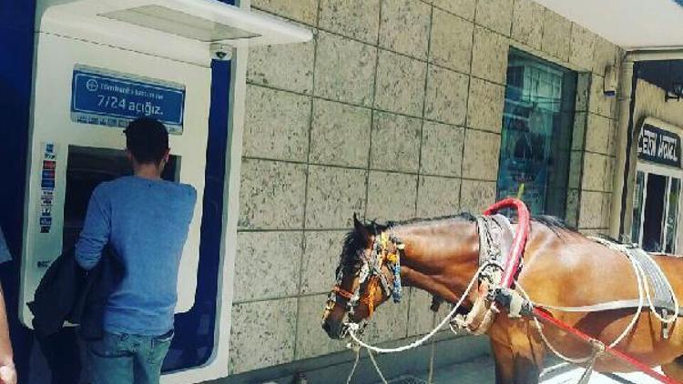 ATM’den para çekmeye atıyla geldi