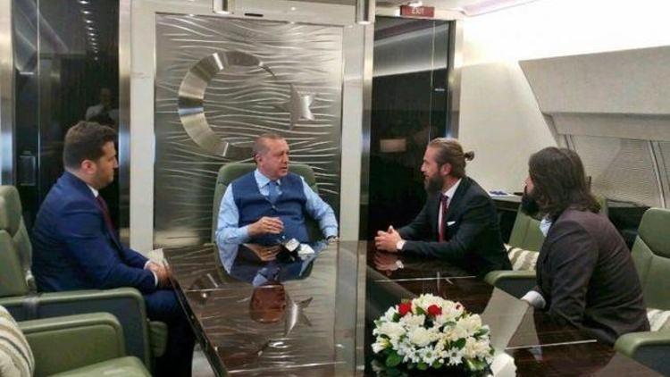 Erdoğanın uçağında sürpriz misafiler