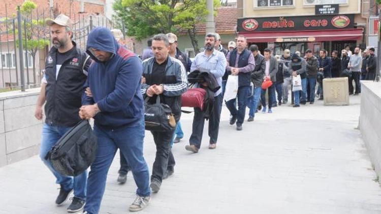 Eskişehirde FETÖ şüphelisi polisler adliyede