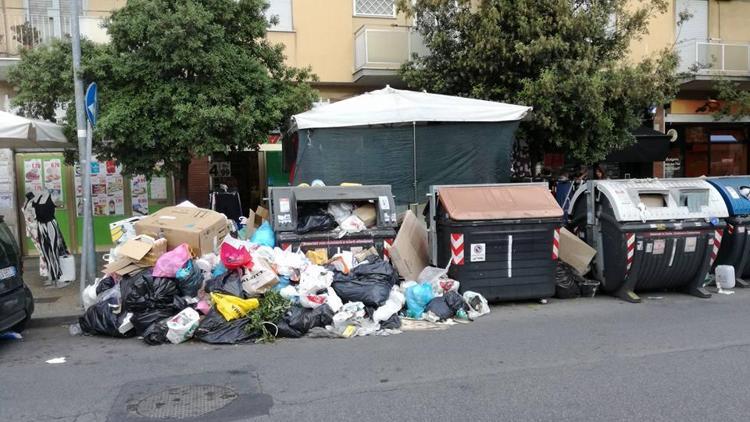 Avrupanın en turistik şehri çop denizinde boğuluyor