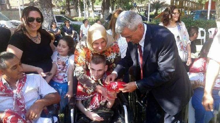 Engelli gençlere asker kınası yakıldı