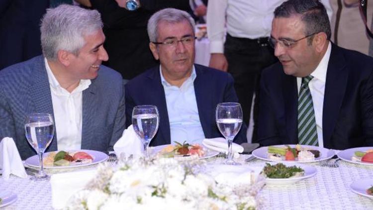 Ekonomi zirvesi, Ak Parti, CHP ve HDPli vekilleri aynı masada buluşturdu