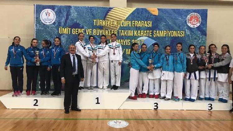 Sakarya Büyükşehirin karatecileri Türkiye şampiyonu oldu