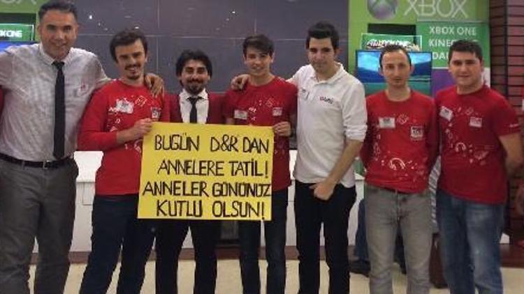 Anneler Gününde tüm annelere izin verildi