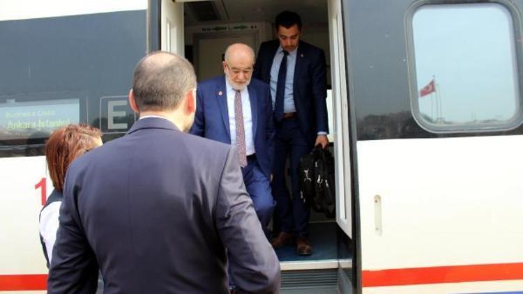 Temel Karamollaoğlu trenle İzmite geldi