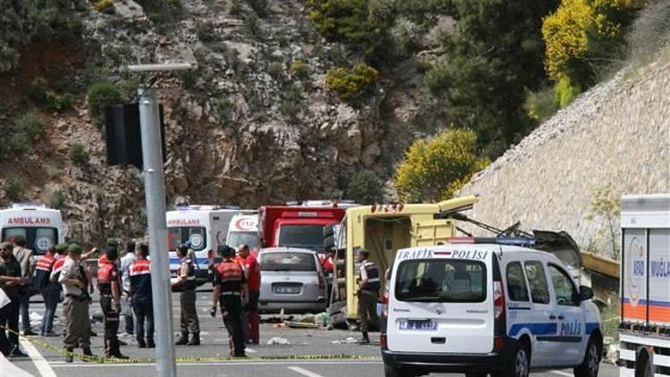 Son dakika.. Marmariste feci kaza: 24 kişi hayatını kaybetti