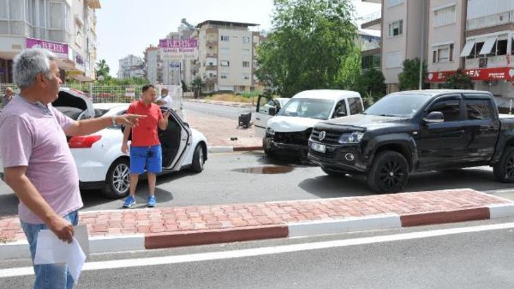 Anneler Günü çiçeği götürürken kaza yaptılar