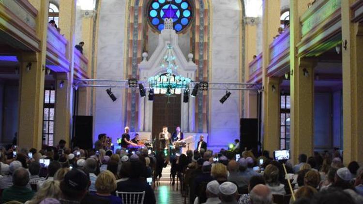 İsrailli şarkıcı David Deor, Edirne sinagogunda konser verdi