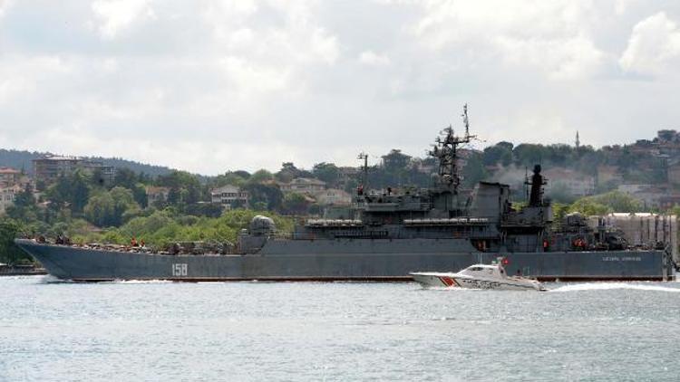 Rus askeri gemisi İstanbul Boğazından geçti