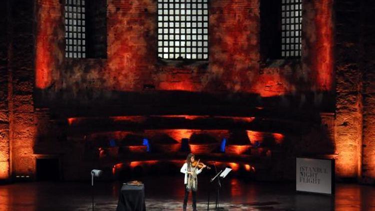Rus keman virtüözü Viktoria Mullova Aya İrinide konser verdi