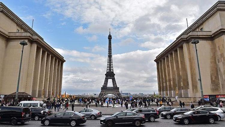 Parisli taksicilerden Uber eylemi