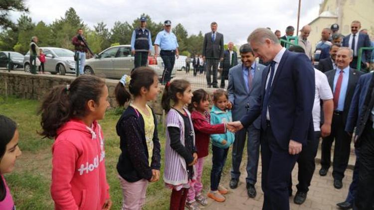 Vali Gül, Gemereki ziyaret etti