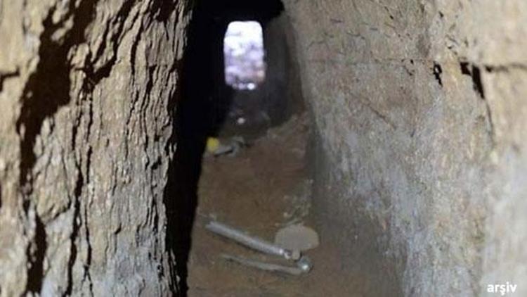 Metro kazısında kuyumcuya açılan tünel bulundu