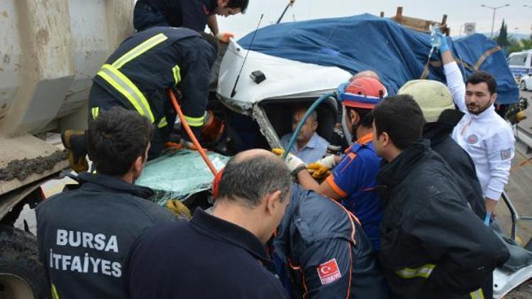 Ölümlü kazada kavgayı, polis havaya ateş ederek yatıştırdı