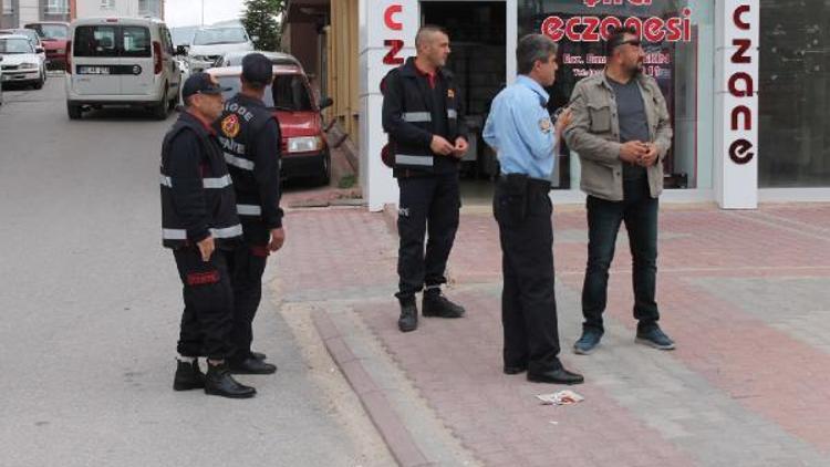 Uyuya kalan doktor polisi alarma geçirdi