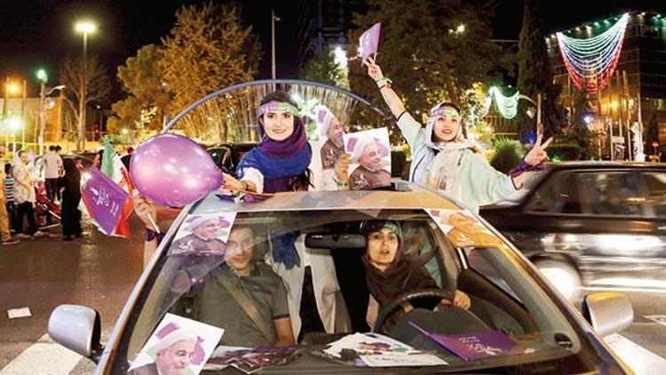 İranda halk cumhurbaşkanlığı seçimi için sandık başında