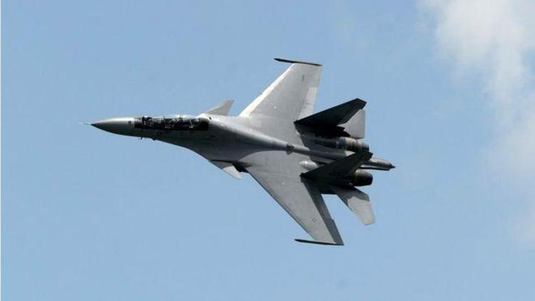 Çin jetleri bir ABD askeri uçağının yolunu kesti