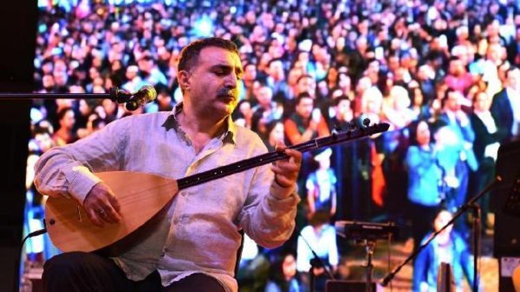 Narlıdere’de Ata’ya saygı korteji ve konser