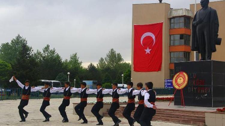 Erzincan’da 19 Mayıs coşkusuGençlik ve Spor Bayramı Kutlamaları Başladı