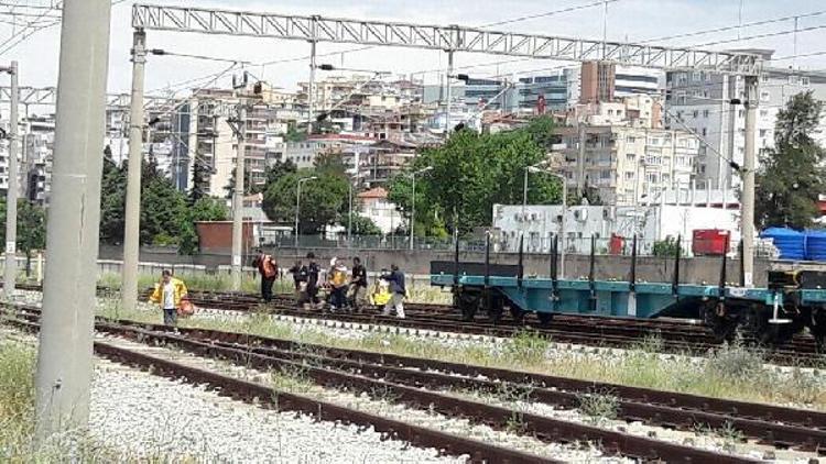 Vagon üstündeki tellerden akıma kapılan çocuk yaralandı