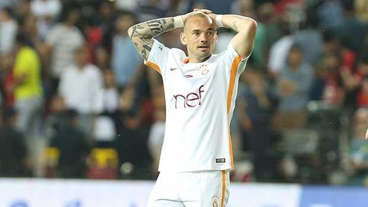 Ali Naci Küçük: Sneijderden o isme fırça...