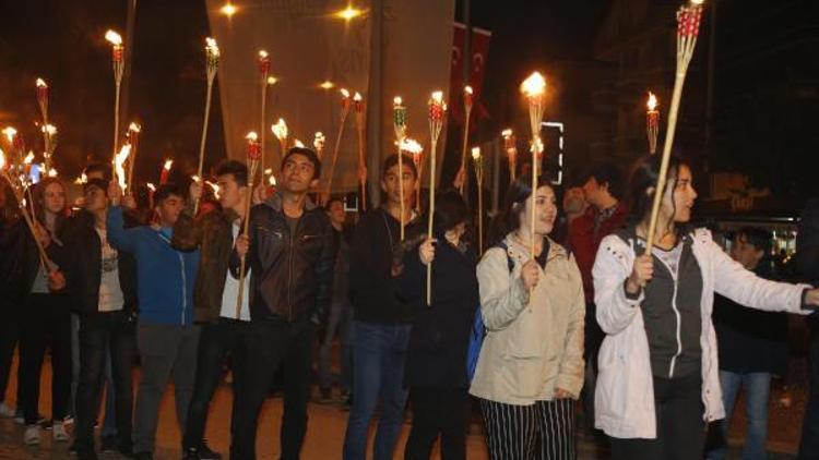 Ankara Gölbaşında meşaleli 19 Mayıs yürüyüşü