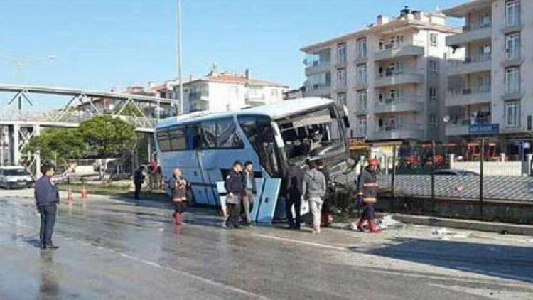 Ak Parti kongresine gidenlerin otobüsü kaza yaptı: 40 yaralı