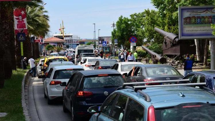 Çanakkale feribot iskelesinde dönüş yoğunluğu