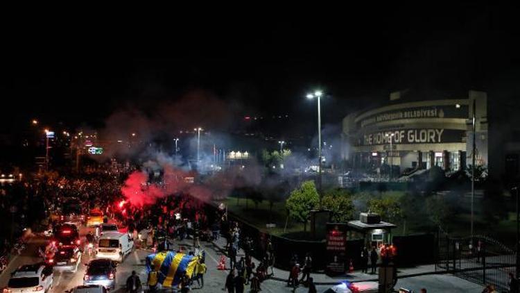 Sinan Erdem Spor Salonu çevresindeki kutlamalardan fotoğraflar