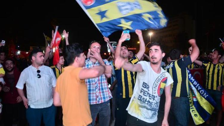 Adanada Fenerbahçeliler Avrupa Şampiyonluğunu kutladı
