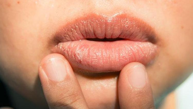 Güzel dudaklara sahip olmak için yapmanız gereken 5 şey