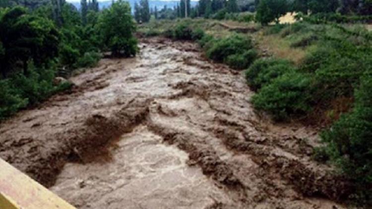 İzmir Kirazda sel parmak kopardı