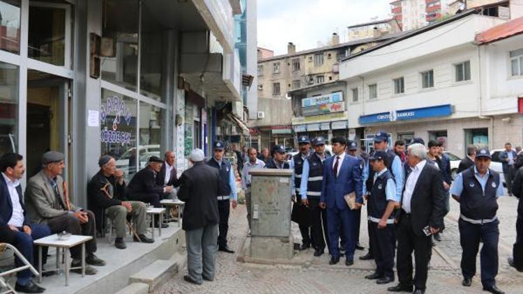 Bitlis Belediyesi kaldırımları işgal eden esnafı uyardı