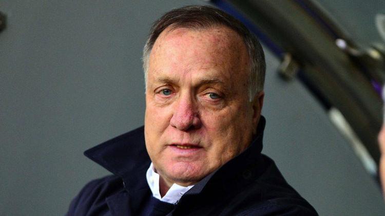 Fenerbahçede bırakacağım dedi, ikinci takımını çalıştırıyor Advocaat sürprizi