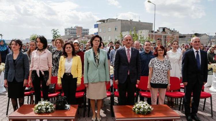 Bağcılar Aydın Doğan Mesleki ve Teknik Anadolu Lisesinde mezuniyet sevinci