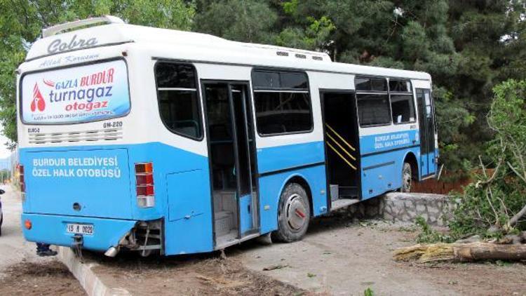 Burdurda yağmur kazalara yol açtı: 10 yaralı