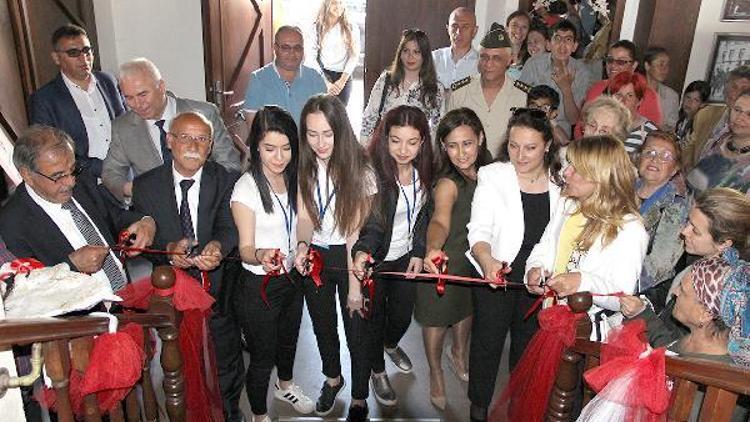 Gelibolu Anadolu Lisesi öğrencilerinin Resim Sergisi açıldı