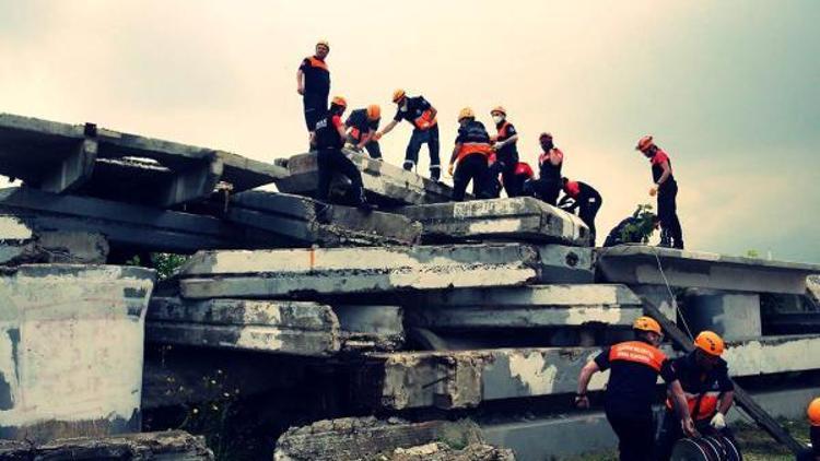 Bursa’da gerçeğini aratmayan deprem tatbikatı