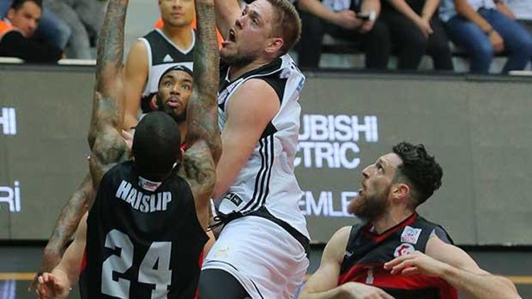 Beşiktaş G.Antep Basketbol karşısında seride öne geçti