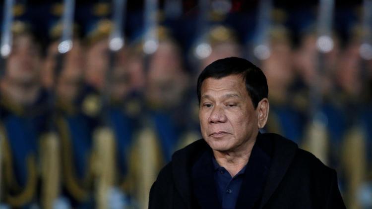 Filipinler karıştı: Duterte ziyaretini yarıda kesti, sıkı yönetim ilan etti