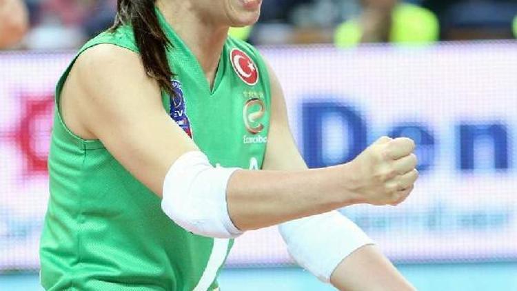 Milli voleybolcu Gülden Kayalar Kuzubaşıoğlu kariyerini noktaladı