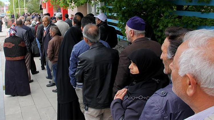 Ramazan öncesi vatandaş sabahtan kuyruğa girdi...