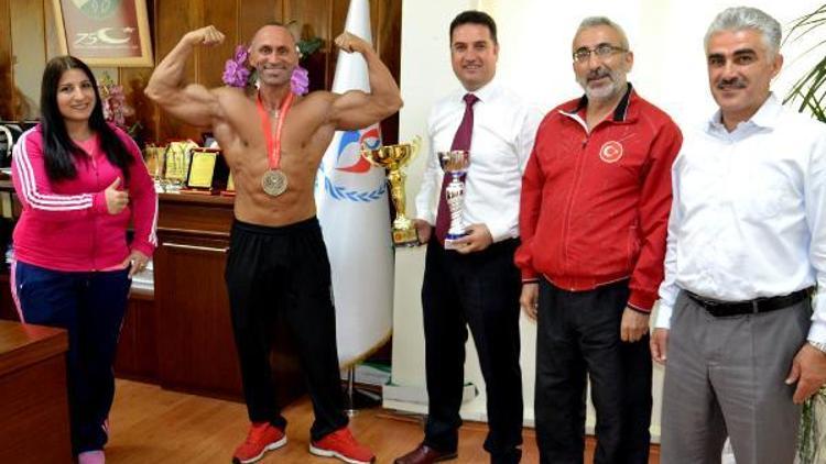 Atletic Conanın 46 yaşındaki şampiyon sporcusu Avrupada podyuma çıktı