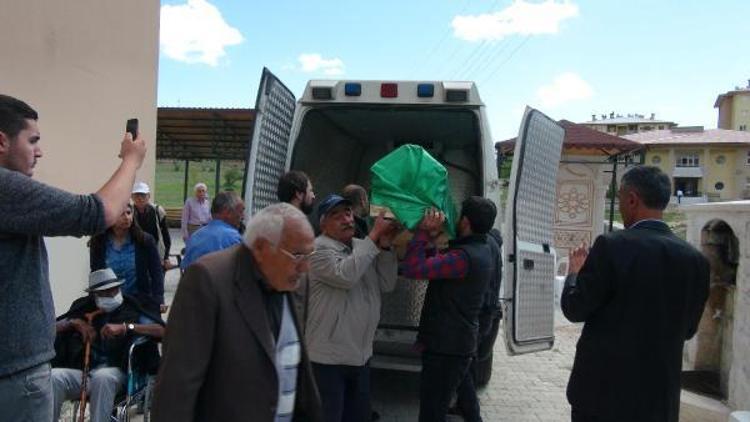 Açlık grevi yapan Kemal Gün, teslim aldığı DHKP-Cli oğlunun kemiklerini toprağa verdi - fotoğraflar