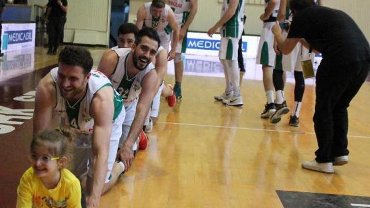 Bursaspor Durmazlar-Astra Group Sakarya BŞB: 80-76