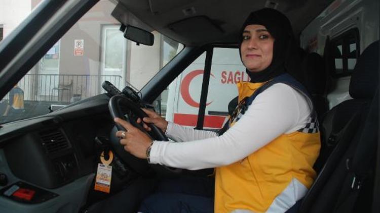 Türkiyenin en hızlı kadın ambulans şoförü